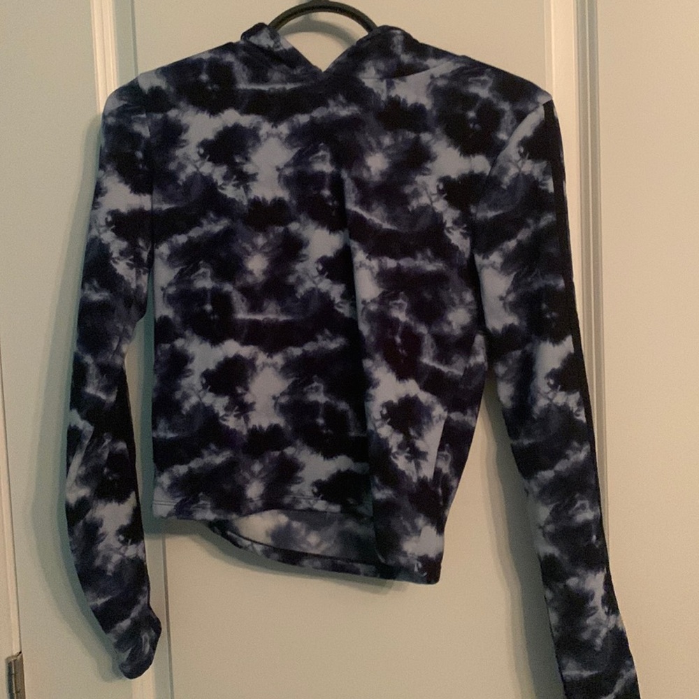 super soft cropped tie die hoodie